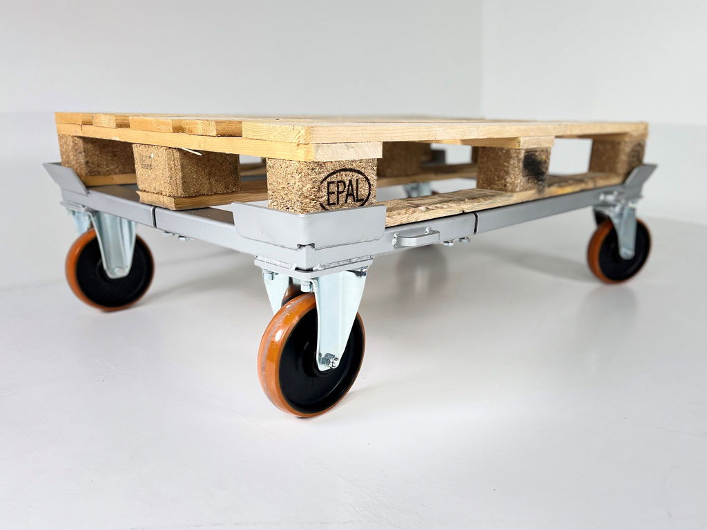 A wooden pallet labeled "EPAL" is mounted on a wheeled steel frame with orange and black caster wheels.